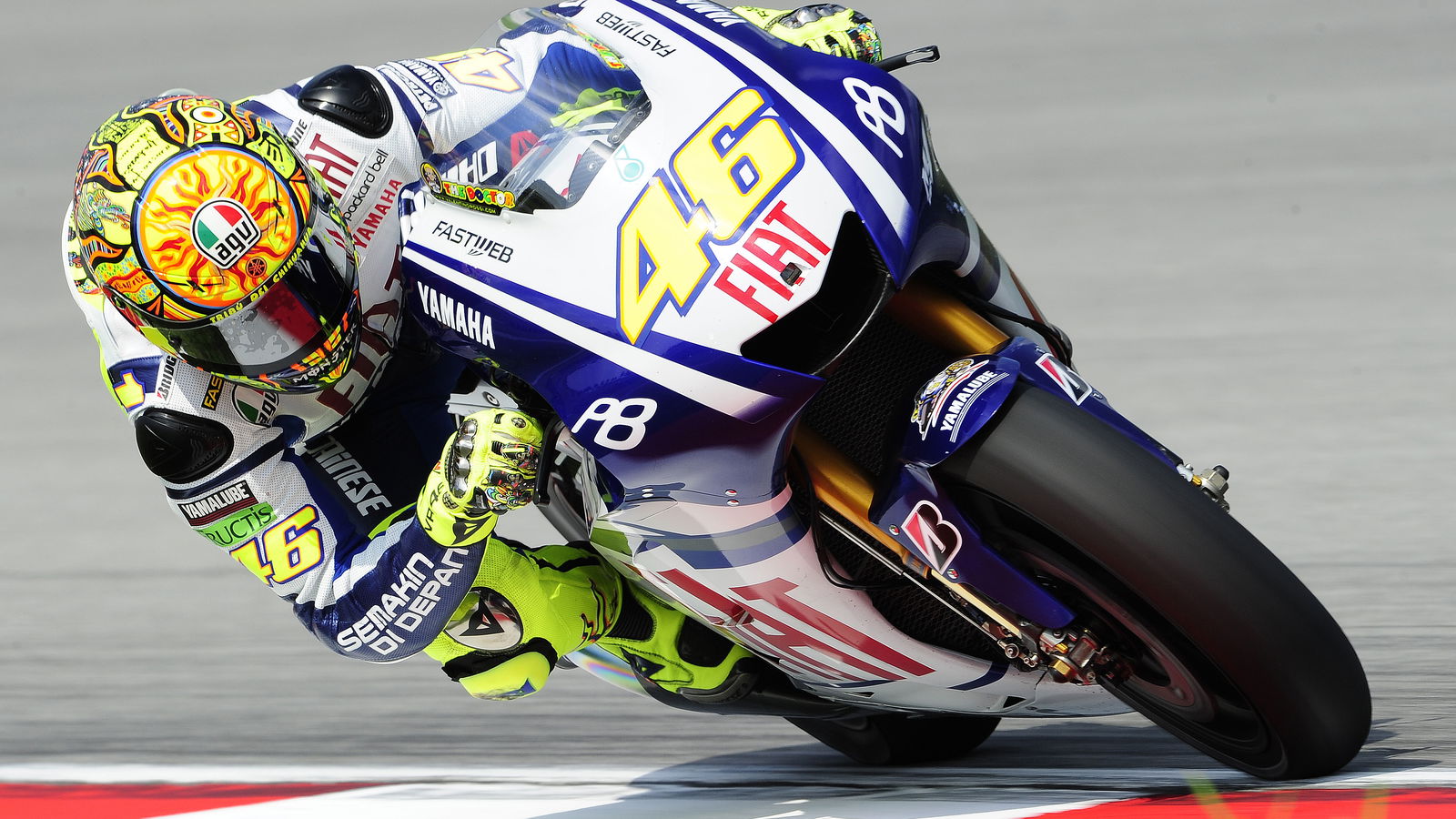 Valentino Rossi returns to Yamaha
