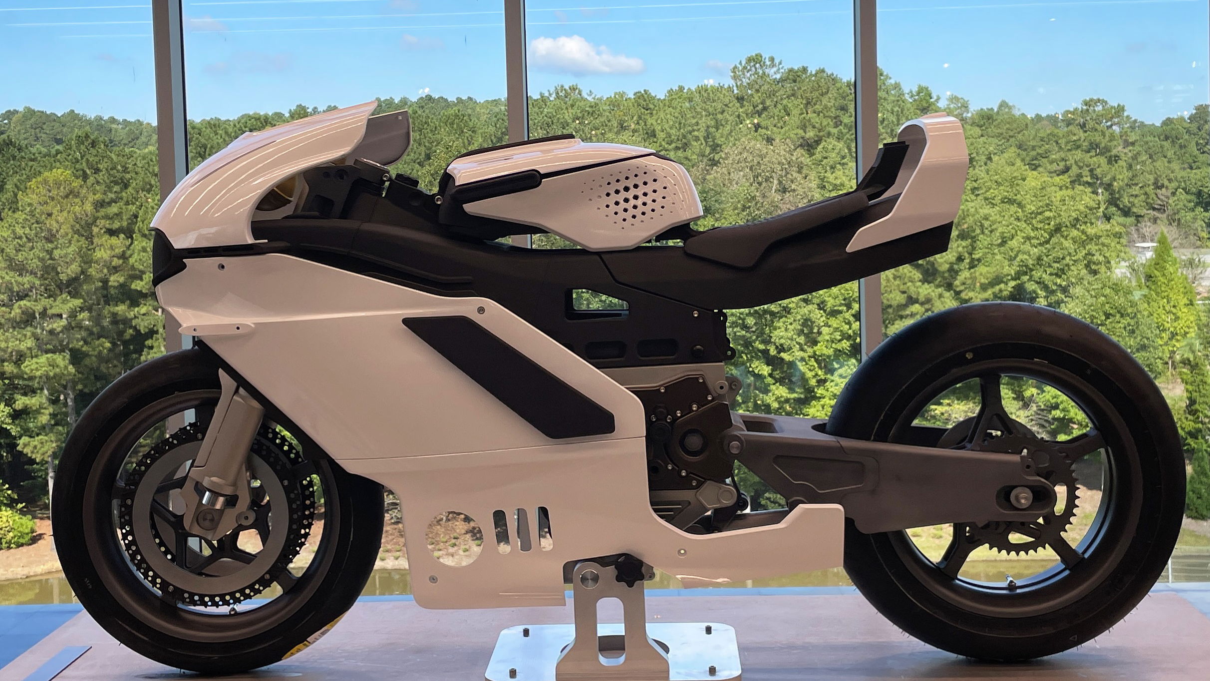 Pierre Terblanche designed Mono concept revealed