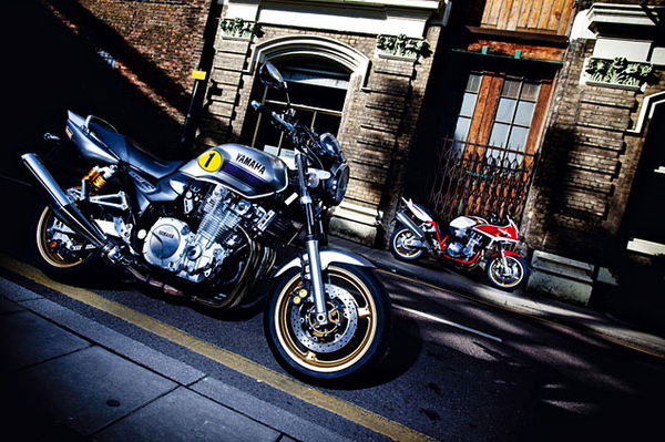 Kings of the stone age - Yamaha XJR1300 V Honda CB1300