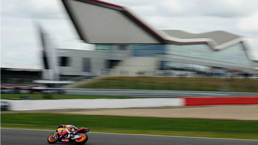 Silverstone WSB race to go ahead