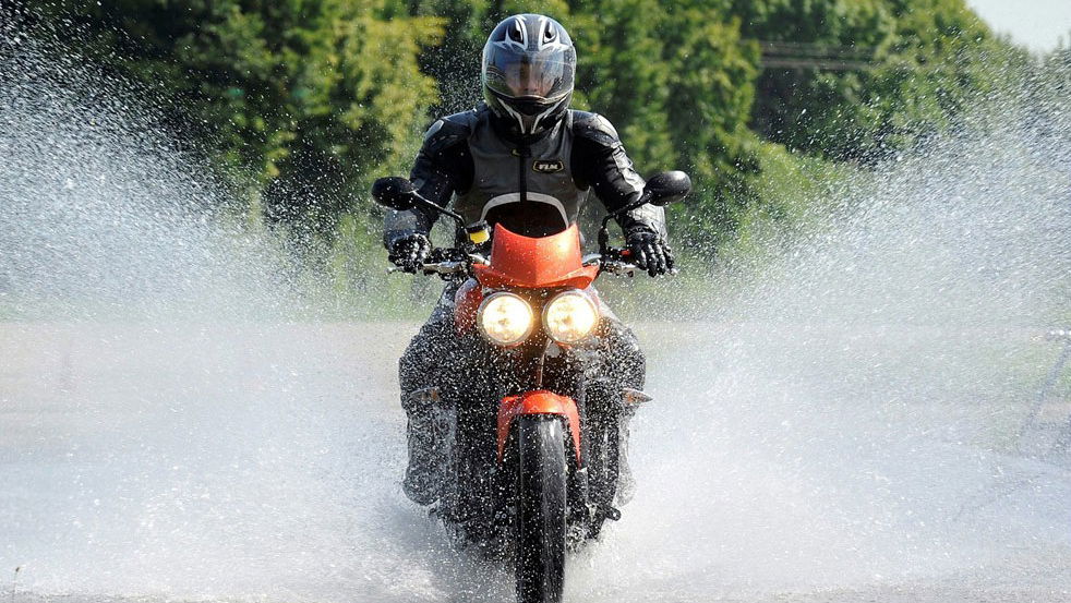 EU enforced braking - below 125cc?