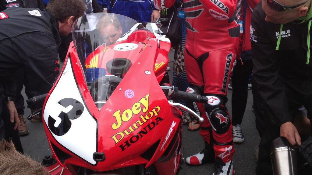 McGuinness' tribute to Joey Dunlop