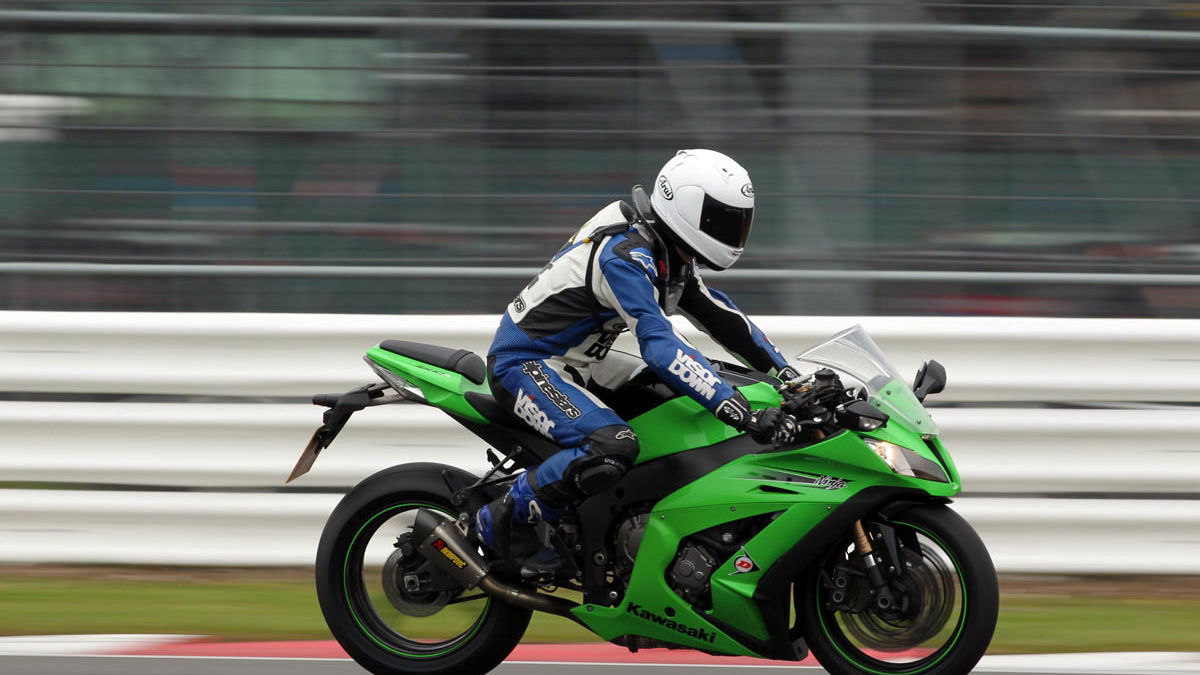 Dunlop D212 GP Pro tyre review