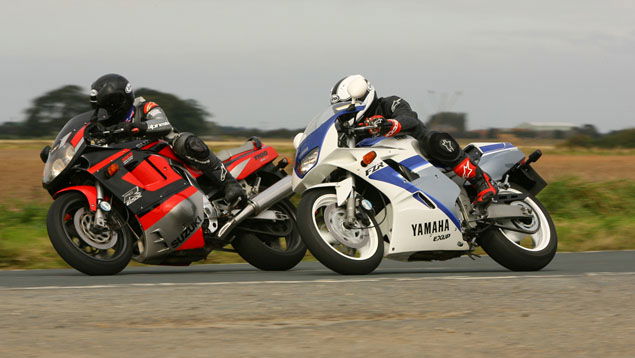 Classic Scrap - 1991 Yamaha FZR1000R EXUP Vs Suzuki GSX-R1100
