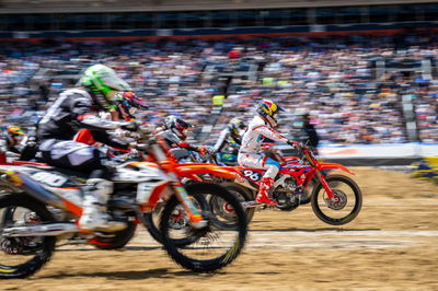 250SX race start, 2022 Denver Supercross. - Honda Racing Corporation.