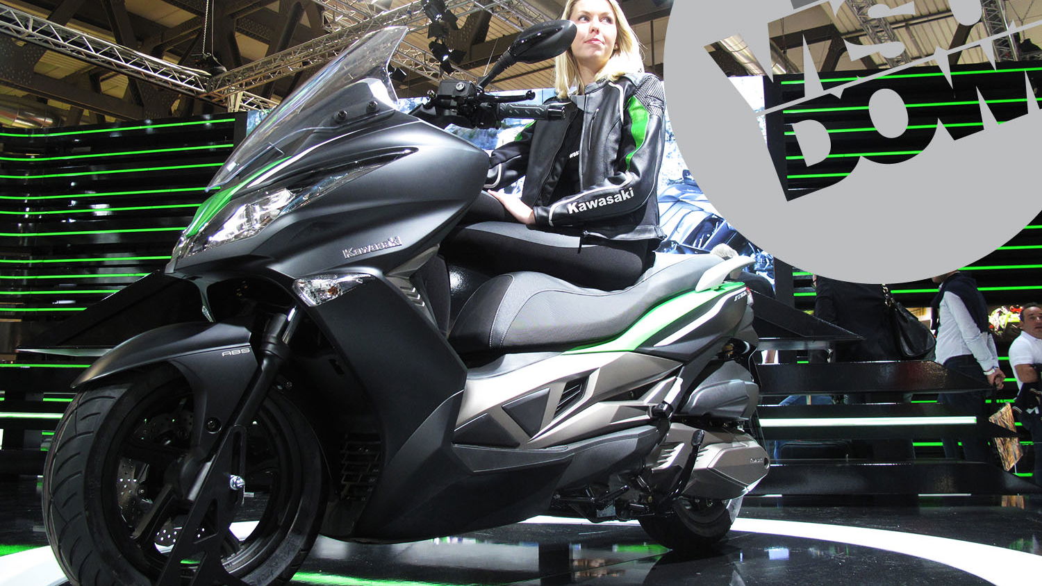 Kawasaki J300 scooter unveiled