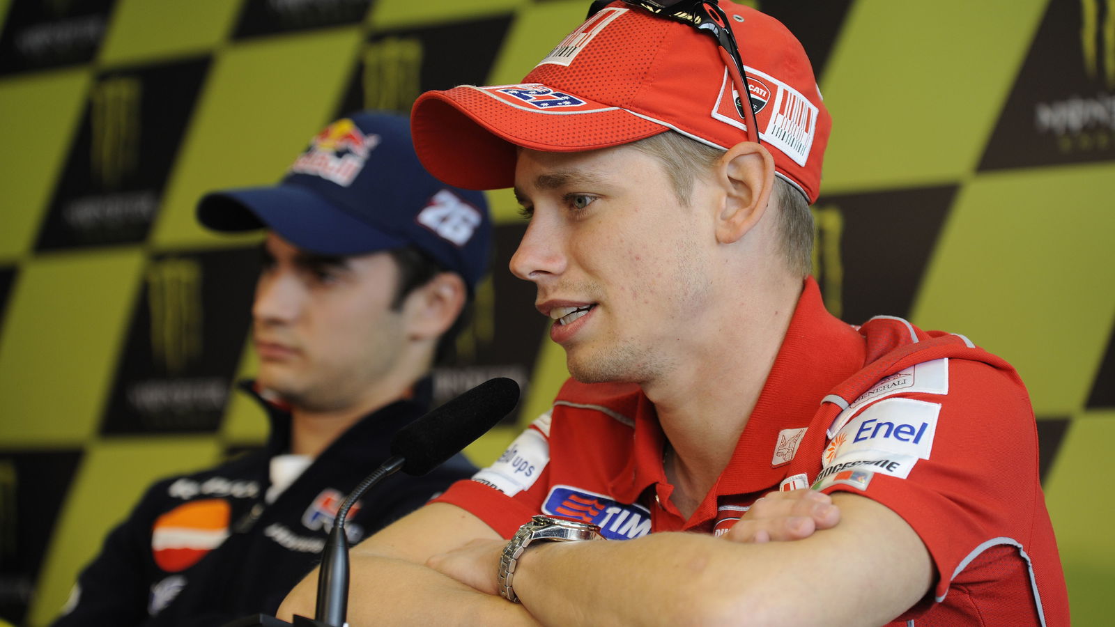 Stoner bites back at Rossi's criticism