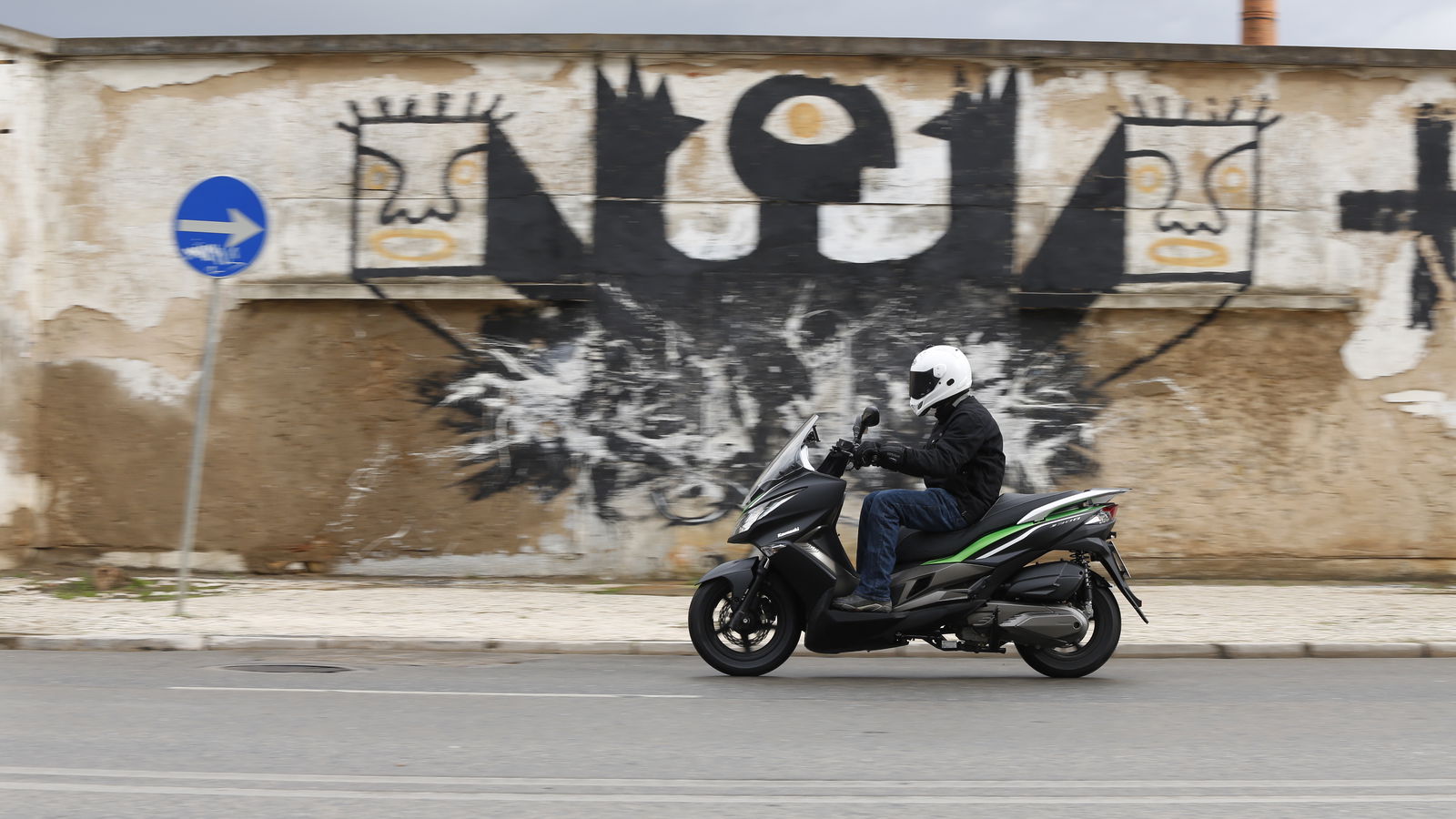 First ride: Kawasaki J300 review
