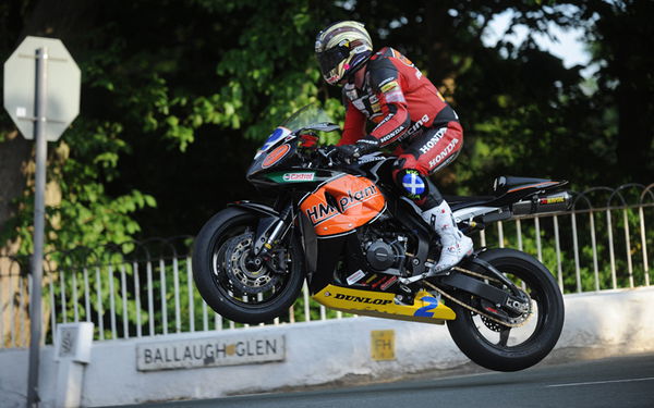 IOM TT: Hutchinson joins 130mph club