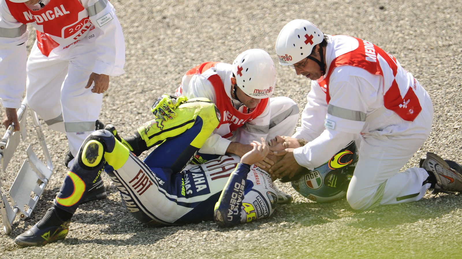 Rossi breaks leg at Mugello
