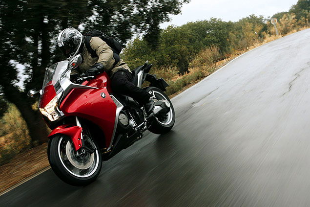 2010 Honda VFR1200F world launch test