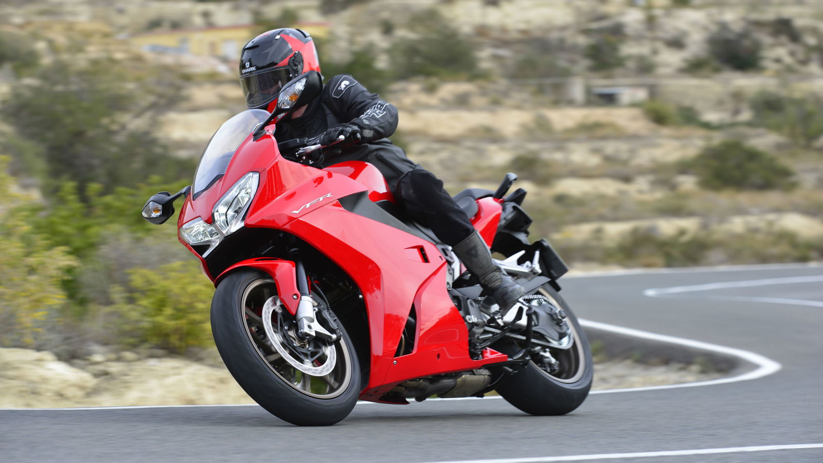 First ride: 2014 Honda VFR800 review