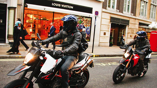 Jewel Sport - KTM 990SMR v Aprilia Dorsoduro