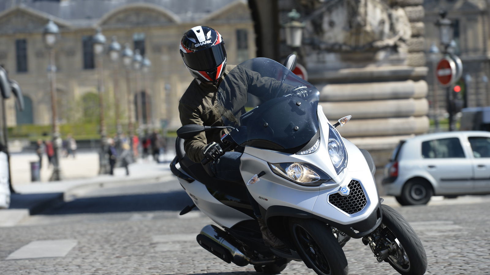 First ride: 2014 Piaggio MP3 500 Sport review