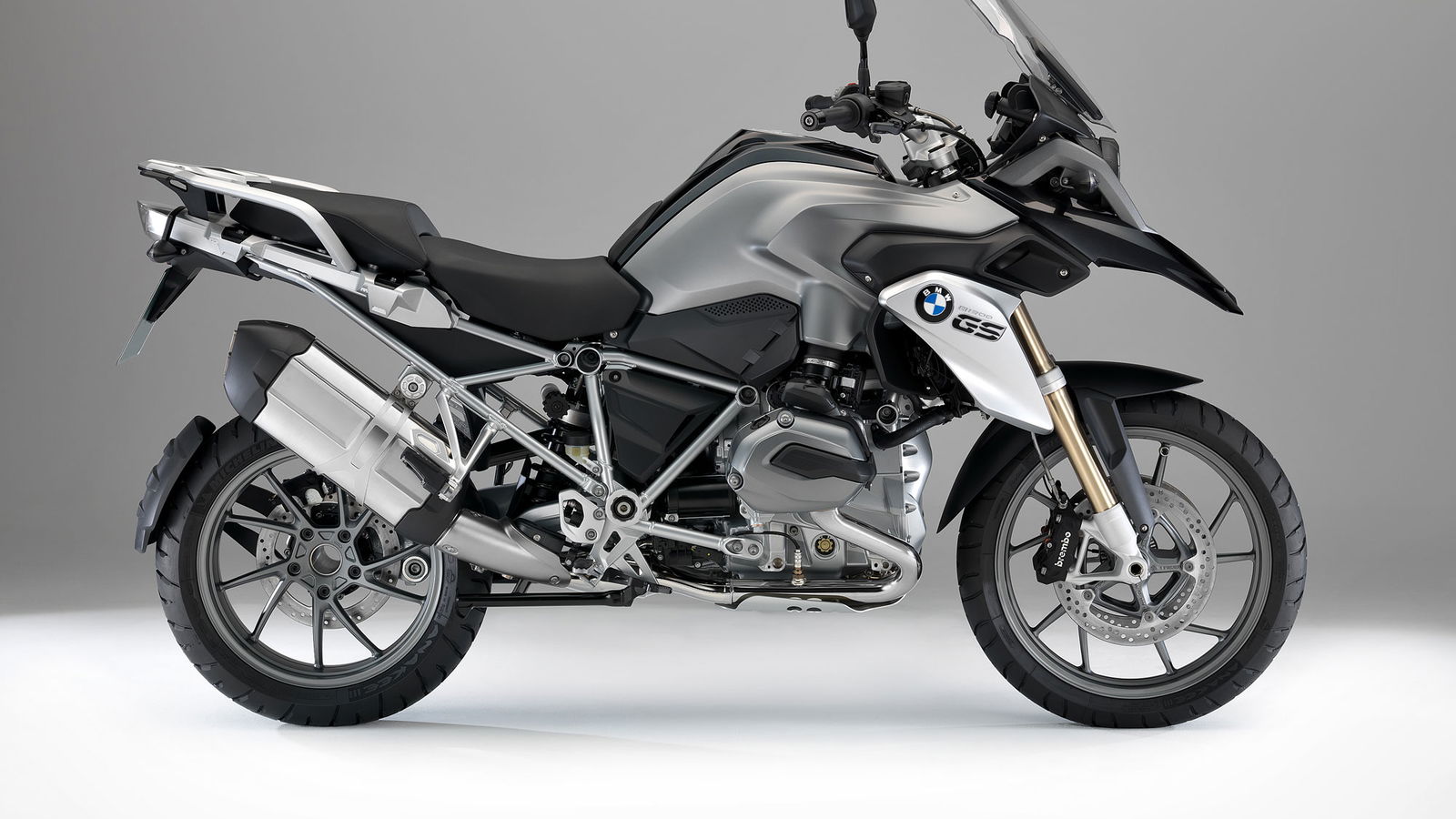 BMW R1200GS fault may cause oil to leak on tyre