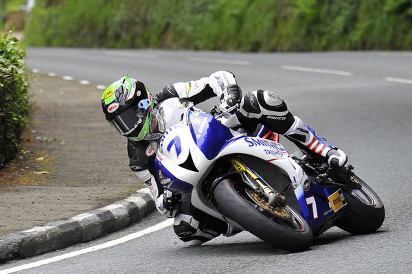 Rider killed in TT Supersport race