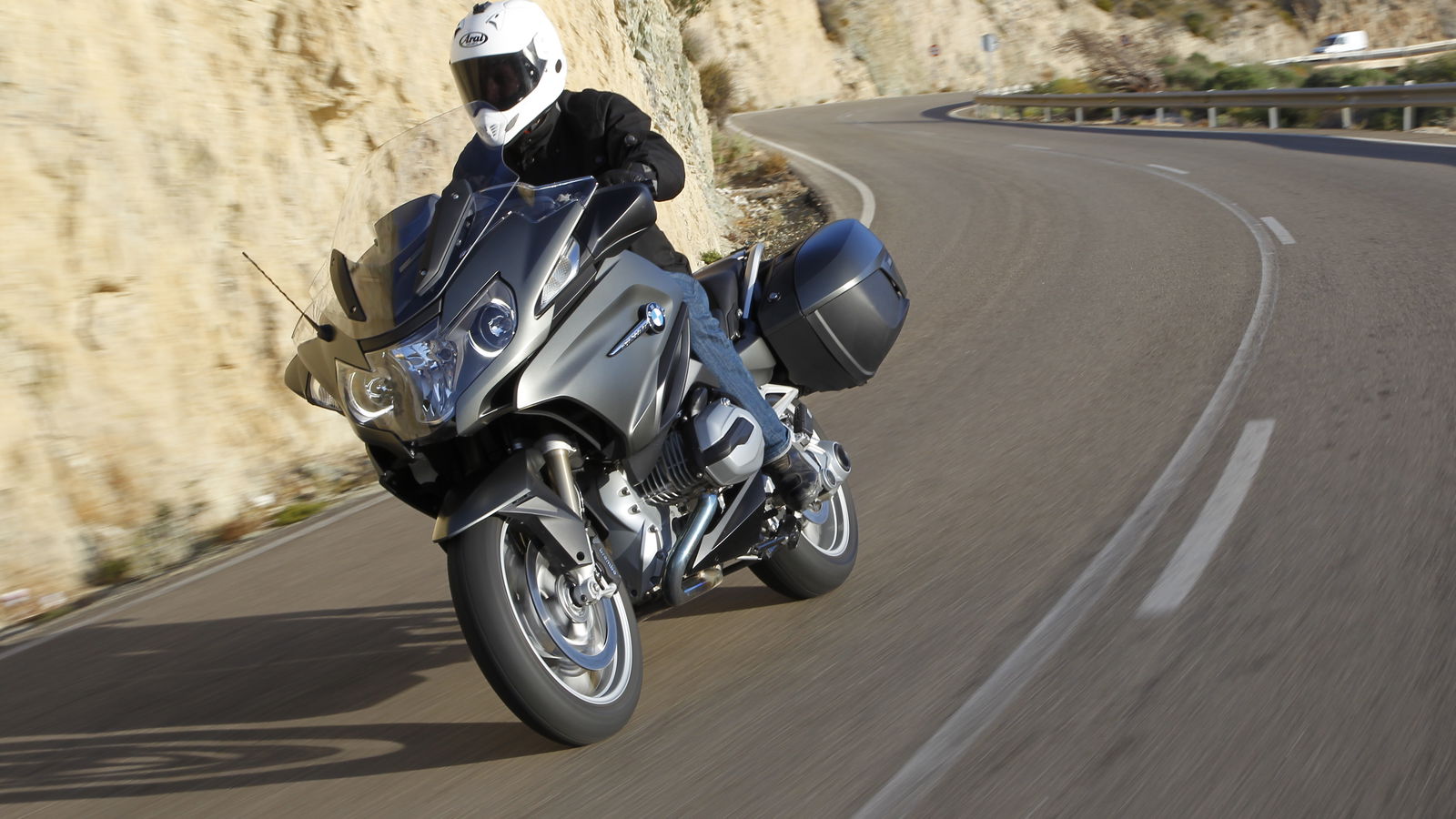 BMW tells R1200RT owners not to ride bikes