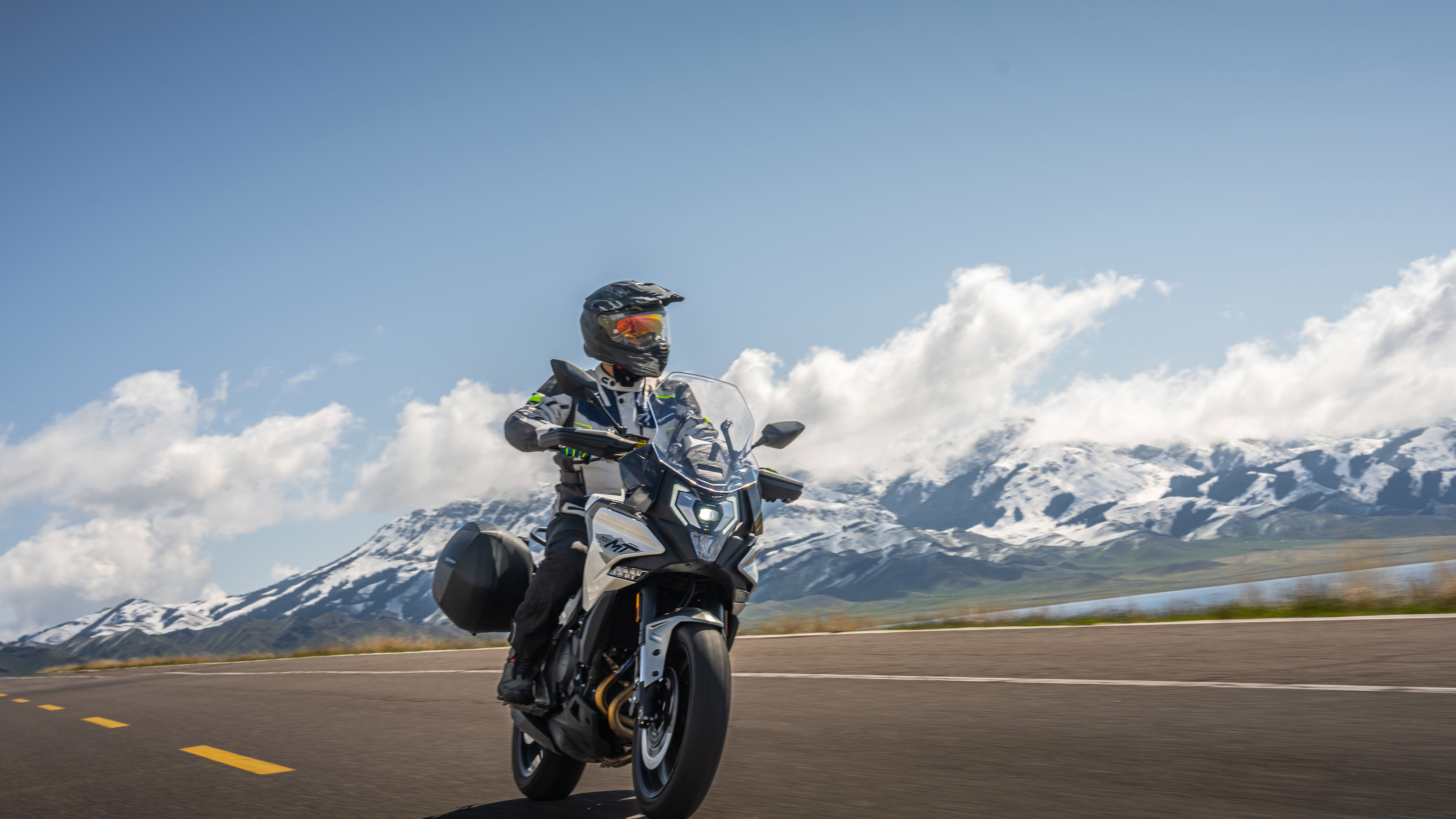 CFMoto 700MT