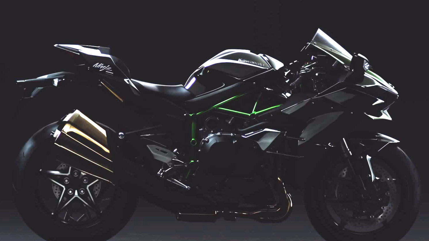 Road-legal Kawasaki Ninja H2 revealed