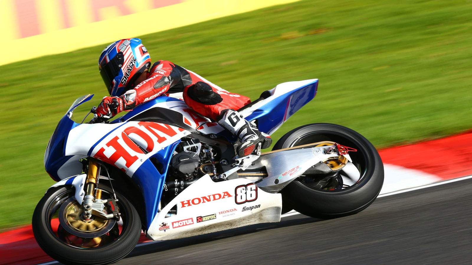 Honda Fireblade designed by Conor Cummins to race at BSB final