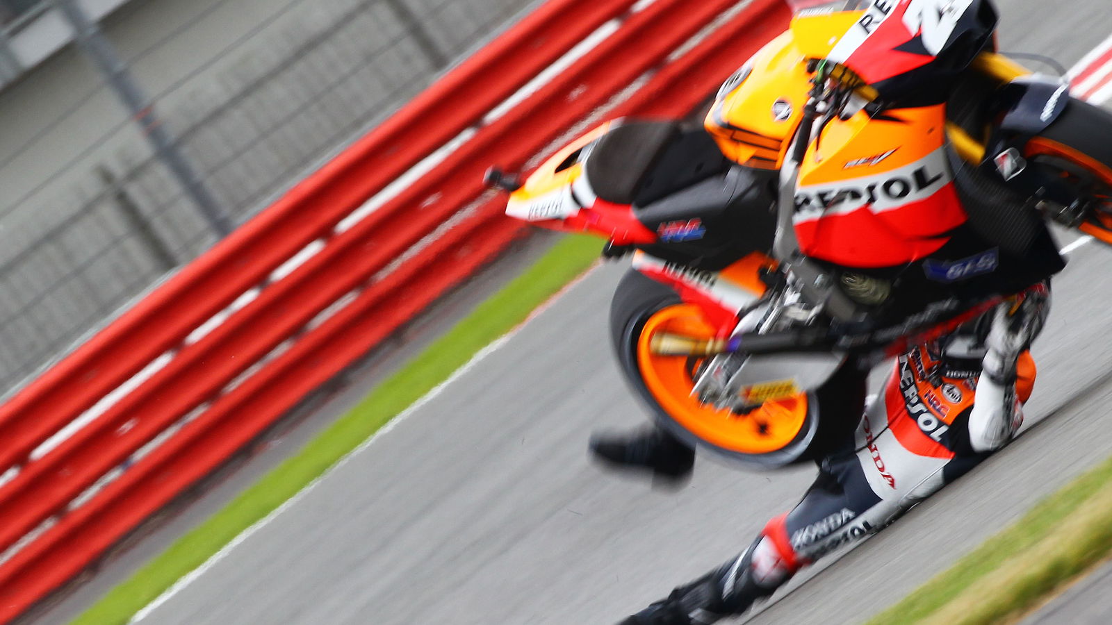 Gallery: Pedrosa's Silverstone crash gallery