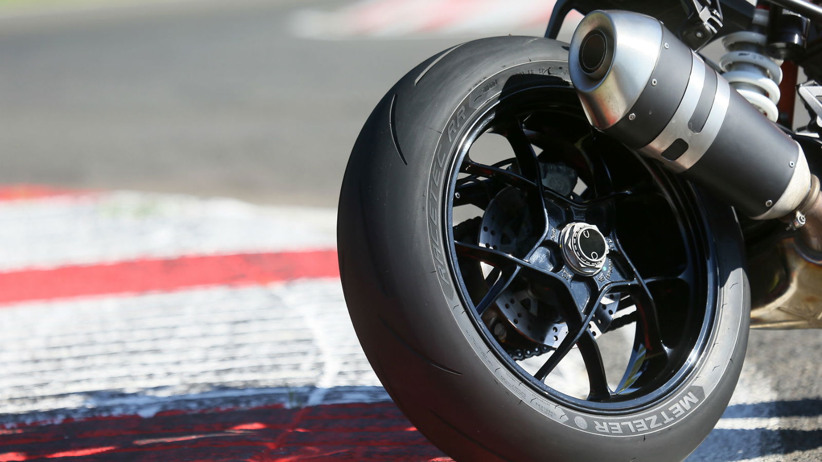 Metzeler launches Racetec RR supersport tyre