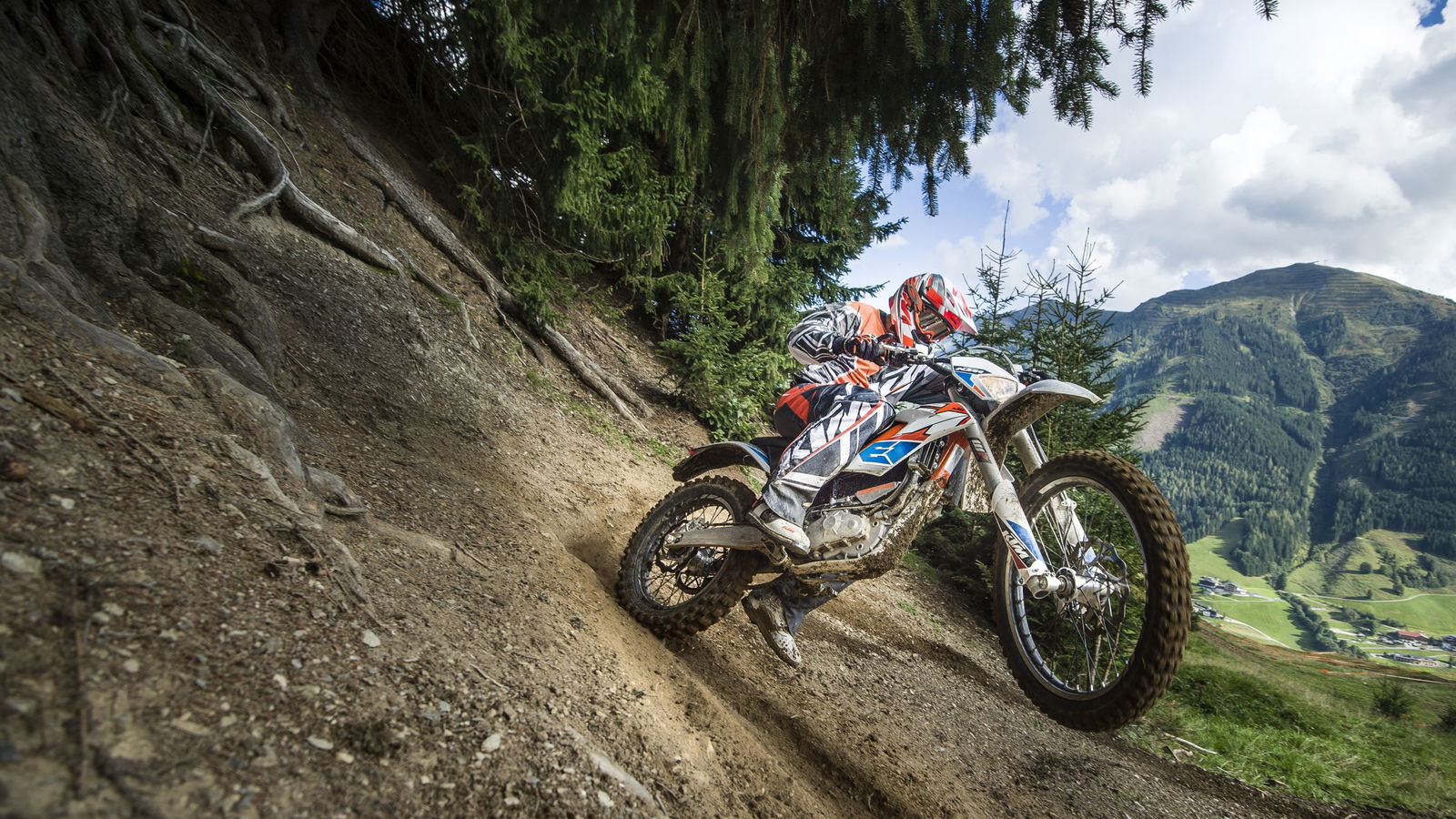Ride KTM's Freeride-E at the UK’s first ‘E-park’