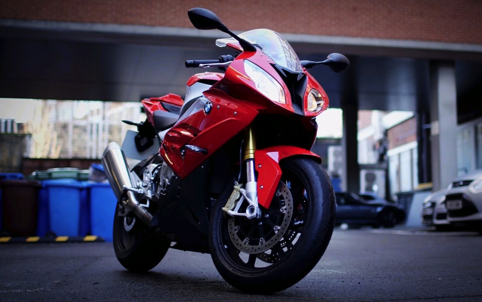 Aprilia announces 2015 pricing - no base model RSV4 coming to the UK