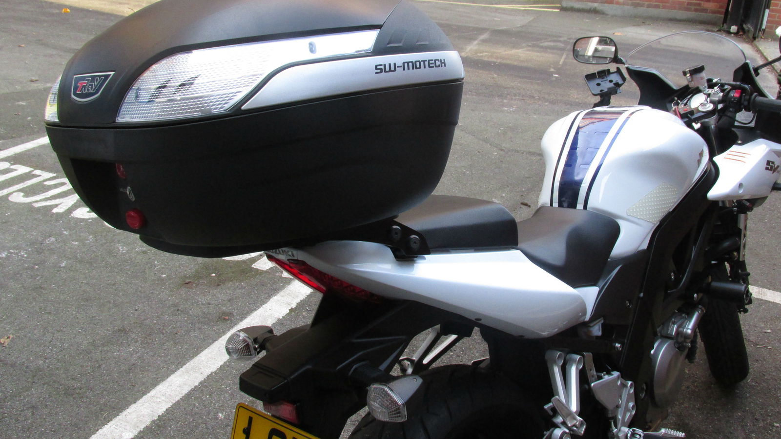 Review: SW-Motech rack and top box for SV650