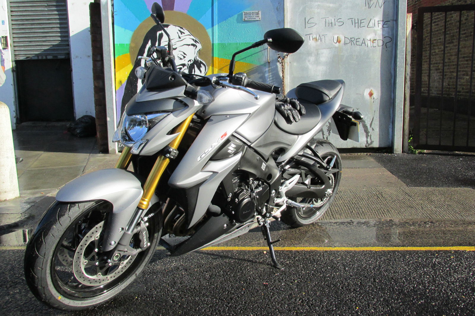 Video review: Aprilia Tuono V4 1100 RR road test