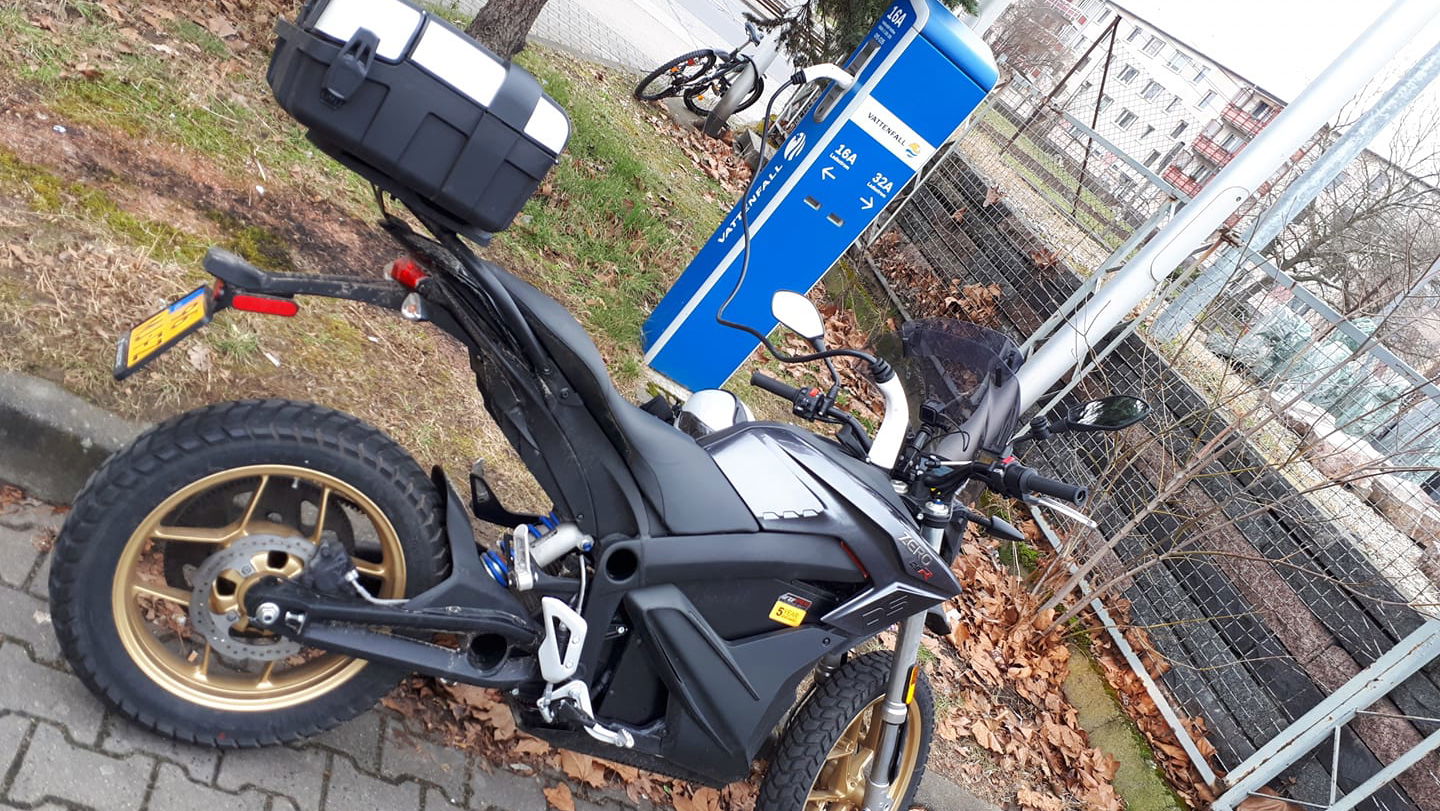 Zero rider breaks electric bike distance record