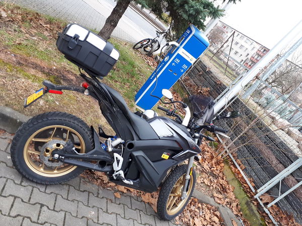 Zero rider breaks electric bike distance record