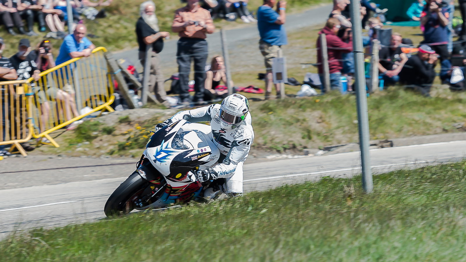 McGuinness wins 22nd TT in TT Zero race