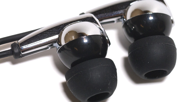 France bans earphones