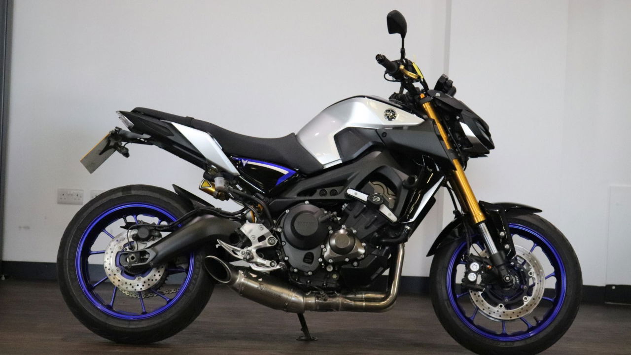 Yamaha MT-09 SP - side