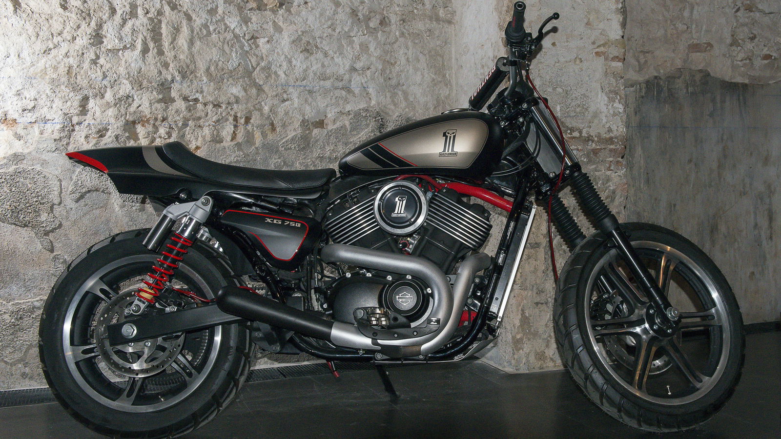 Harley’s Street 750 scrambler custom