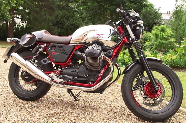 Video review: Moto Guzzi V7 II Racer