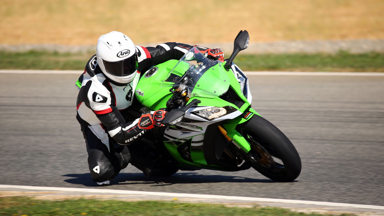 Tyre test: 2016 Maxxis ST review ; By Kane Dalton
