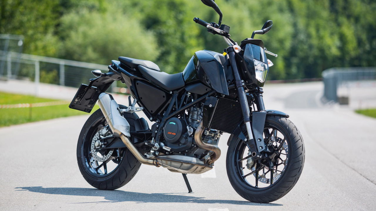 KTM reveals pictures and details of upgraded 690 Duke (but only to favoured bike mags)