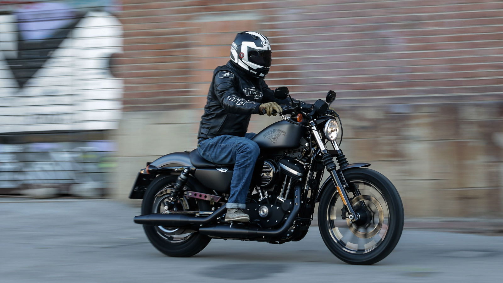 Harley-Davidson Sportster Iron 883 review