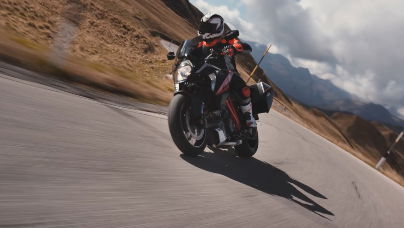 Video: KTM 1290 Super Duke GT in action