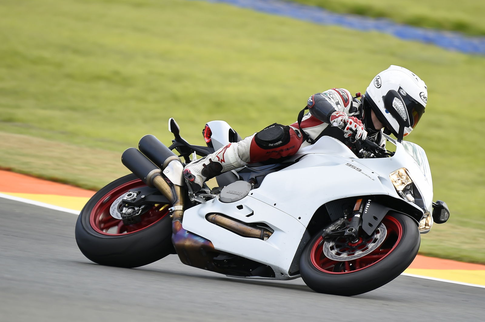 Ducati 959 Panigale launch - onboard track session