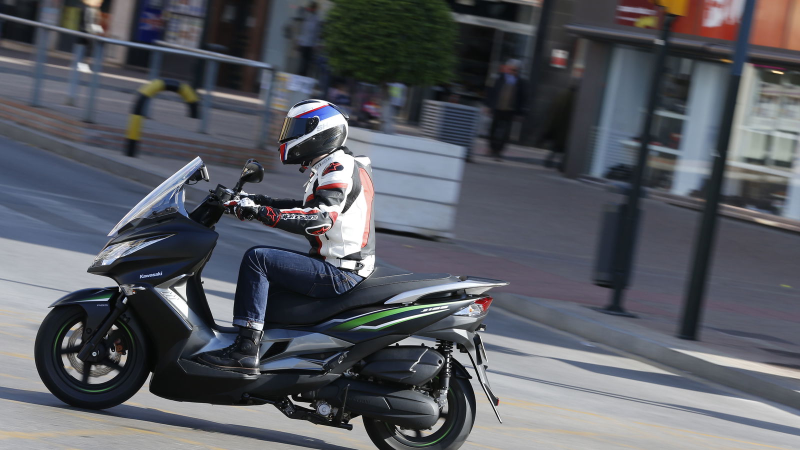 Kawasaki J125 video review
