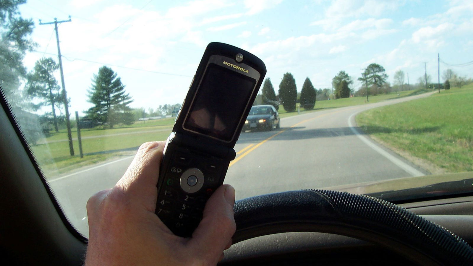 DfT begins consultation on increased penalties for drivers using mobile phones