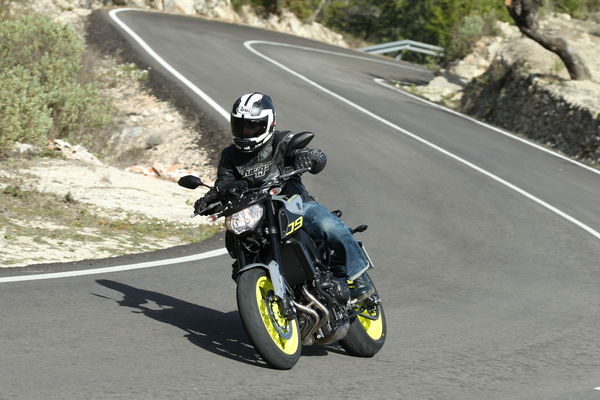 Yamaha XSR900 video review