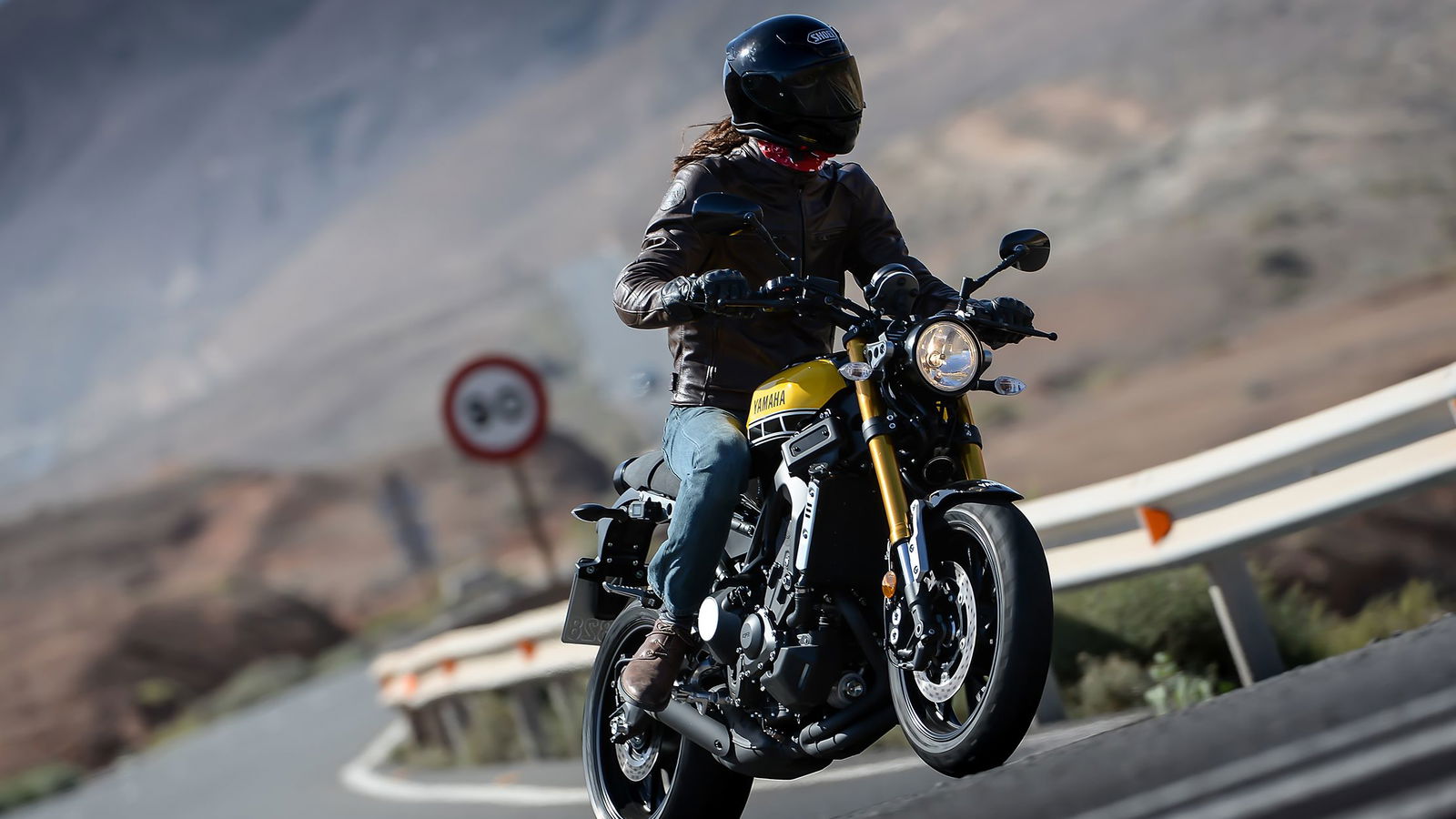 Yamaha XSR900 video review