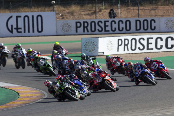 Start of the WorldSBK race at Aragon - Field, Group