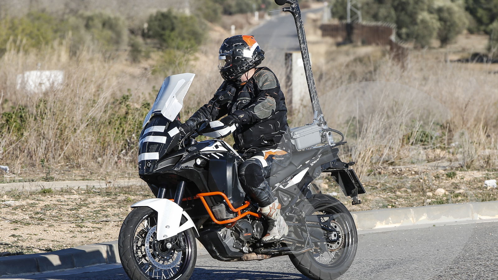 Spy shot: face-lifted KTM 1290 Super Adventure revealed