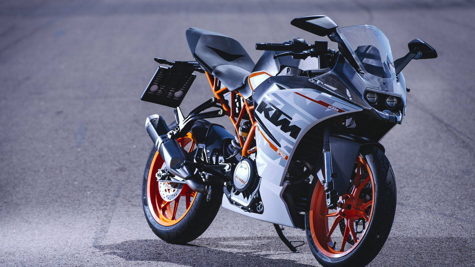 KTM updates the RC390 for 2016