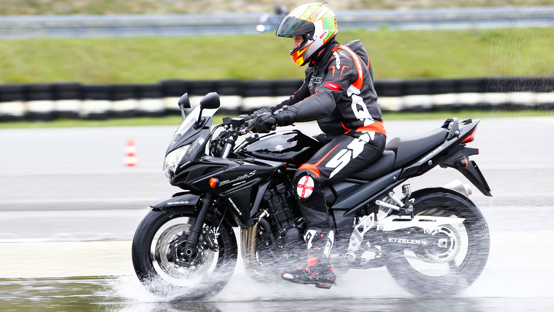 Review: Metzeler Roadtec 01 tyres - £240 - £250 per pair : By Kane Dalton